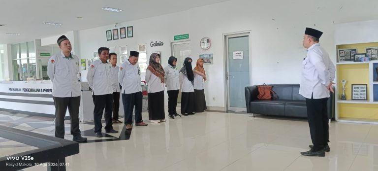 APEL RUTIN SENIN UPT PERPUSTAKAAN UINSI SAMARINDA, PLT. KEPALA PERPUSTAKAAN TEKANKAN KEDISIPLINAN DAN PENINGKATAN KINERJA